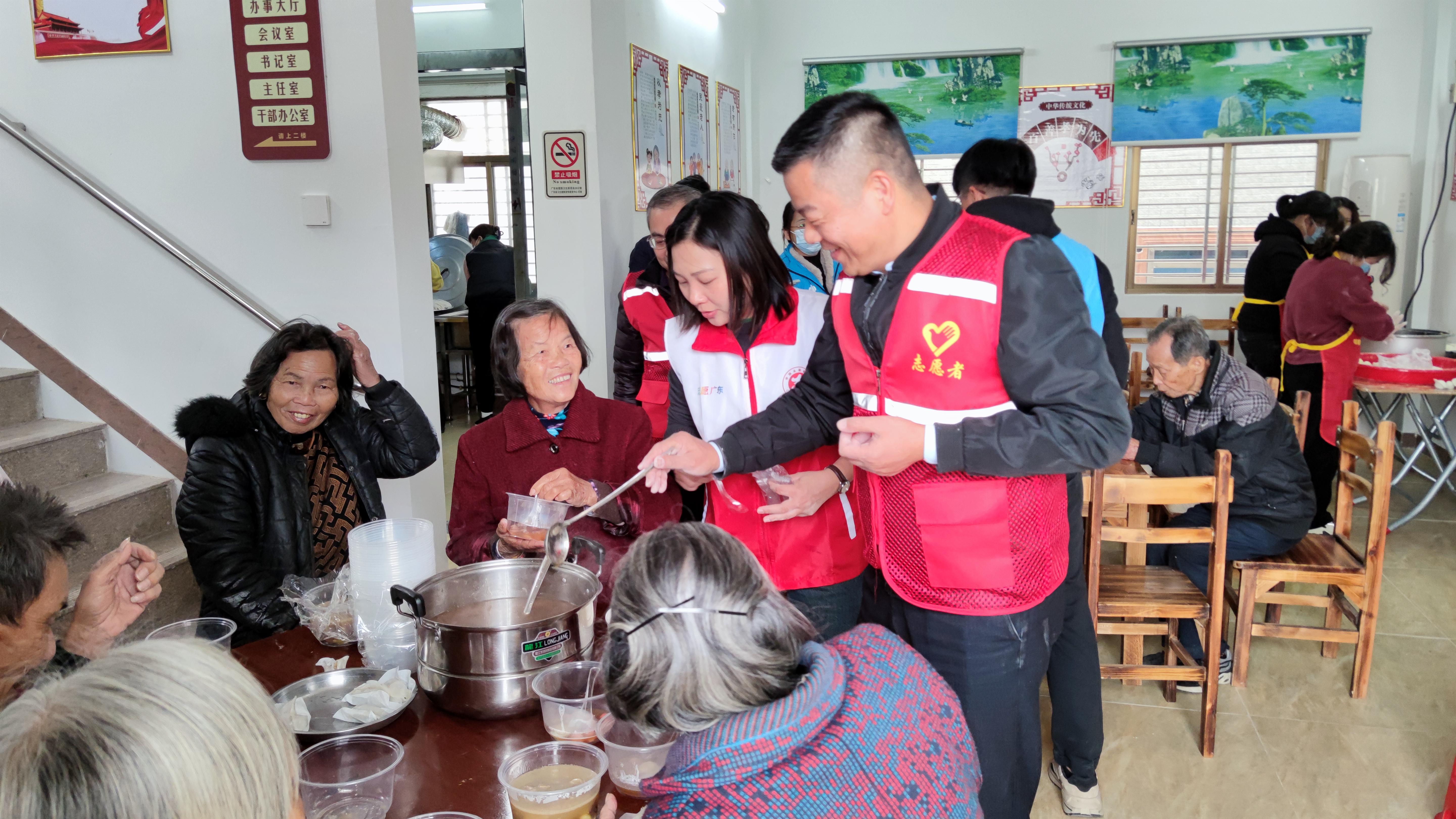 汕尾开放大学与陆丰市潭西镇联合开展"暖暖新冬意